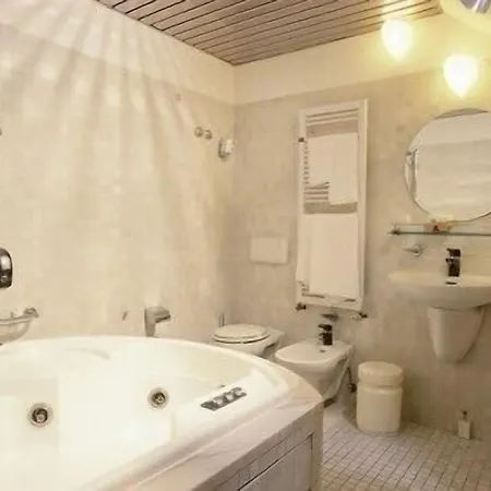 Italia Otel 3*