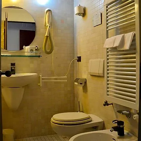 Italia Otel 3*