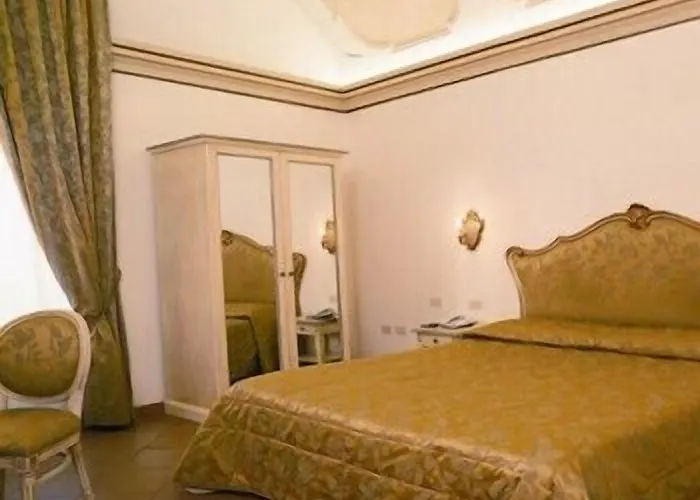 Отель Italia 3*